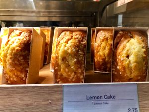 non-vegan cake at Dean & David - Hauptbahnhof Express in Berlin