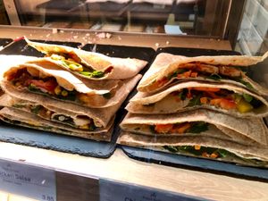 flat breads at Dean & David - Hauptbahnhof Express in Berlin