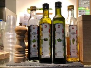 salad helpers at Dean & David - Hauptbahnhof Express in Berlin