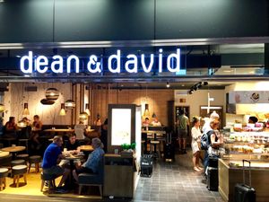 store front at Dean & David - Hauptbahnhof Express in Berlin