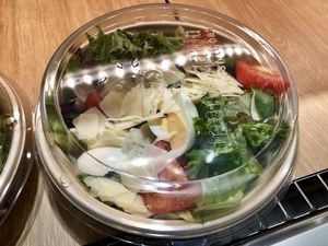 non-vegan salad at Dean & David - Hauptbahnhof Express in Berlin