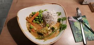 Vegan green curry at Dean & David - Hauptbahnhof Express in Berlin