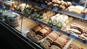 Display of sandwiches, wraps and bakery. at Dean & David - Hauptbahnhof Express in Berlin