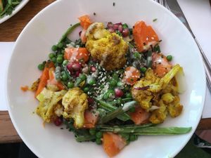 La salade de quinoa at Loulou Friendly Diner in Paris