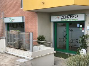 Entrance at Zenzero in Taranto