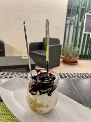 Vegan berry cheesecake 🤤 at Zenzero in Taranto