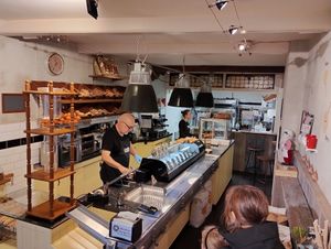 Winkel met eigenaar Frank. Hij woonde jaren in Amerika en maakt de bagels dus op de New York manier. at BetterBagels Bakery in Leiden