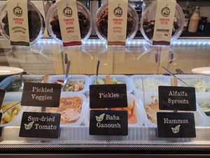 Thuis gemaakt vegan spreads at BetterBagels Bakery in Leiden