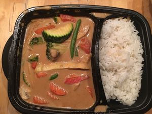V16 vegan peanut sauce with vegetables and rice at Nammi in Berlin