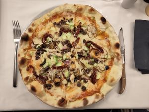 Vegan Pizza at Leonardo Restaurant  in Bansko