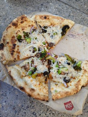 Well and garlic base at Mod Pizza in Silverdale