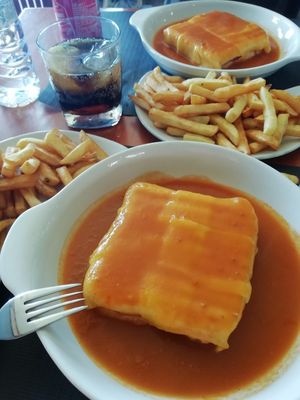 Francesinhas vegan at Spacos in Vila Praia De Ancora