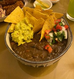 Vegan chilli bowl with guacamole, pico de gallo and nachos  at Armonia in La Paz