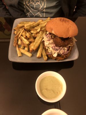 Fake pulled pork burger  at Armonia in La Paz