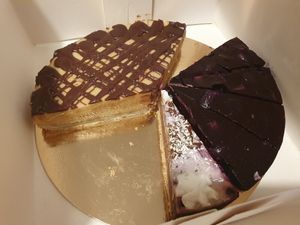 Vegan cakes at Szczaw & Mirabelki in Poznan