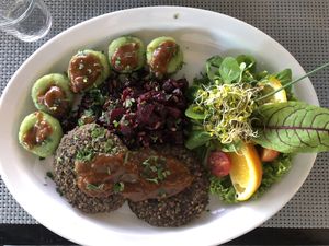 Rolety jaglane z buraczkami, kluskami i sałatą at Szczaw & Mirabelki in Poznan