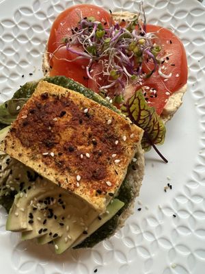 Vegan avocado bagel 🥑 🥯  at co Jak co in Poznan