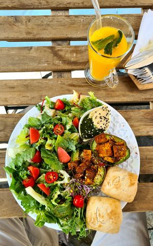 Just great.. baked avocado, hummus, warm rolls and a tasty salad with dressing 🥑🌱😊👍 at co Jak co in Poznan