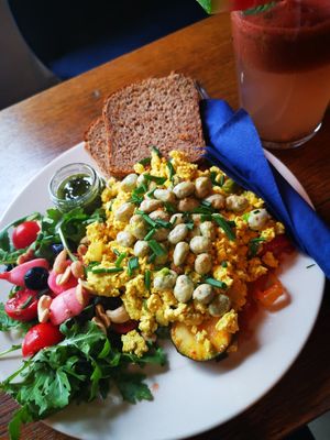 Scrambled tofu at co Jak co in Poznan