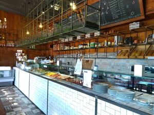 The counter to eat there or take aways at Amico Bio Mergellina in Naples