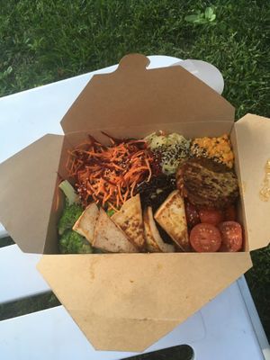 Vegan bowl take away at Grow Healthy in Lisbon