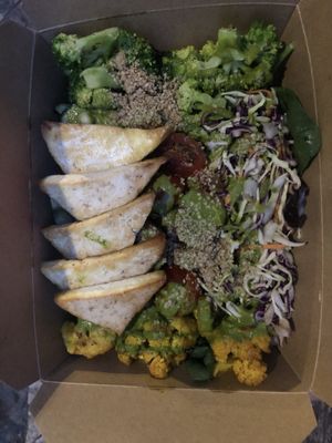 Tofu and greens bowl  at Grow Healthy in Lisbon