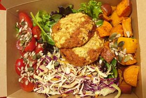Falafel bowl with curry sauce at Grow Healthy in Lisbon