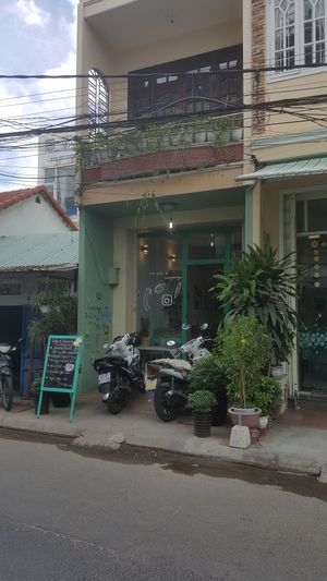 Store front at Avos & Mango in Hoi An
