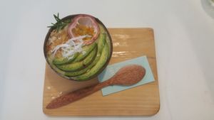 Avocado smoothie served as smoothie bowl at Avos & Mango in Hoi An