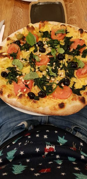 Pizza Sole with extra basel and tomato instead of artichoke at Diana in Cologne