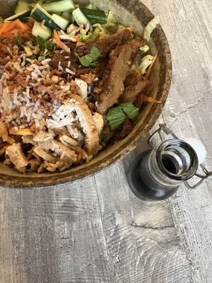 Vegan Super Bowl mit Seitan und Tofu  at Banhs & Coffee in Leeuwarden