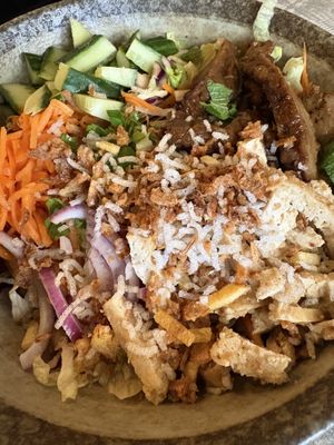 Vegan Super Bowl mit Seitan und Tofu  at Banhs & Coffee in Leeuwarden