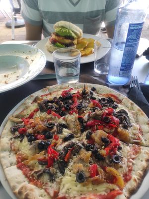 Pizza vegan à composer soi-même (13€) at Rancho Chico in Suances