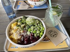 Custom bowl and lemonade (made with Sirup )  at UF Poke Bar - Gänsemarkt in Hamburg