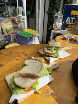 Sandwiches… 10€  at NaturalMente in Varenna