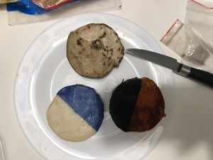 A tasting plate of 6 kinds of cheese at Pasteleria Serra in Gandia