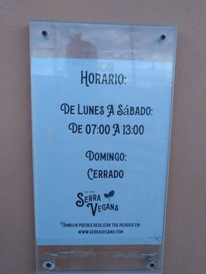 Aktuelle Öffnungszeiten (26.02.24) at Pasteleria Serra in Gandia