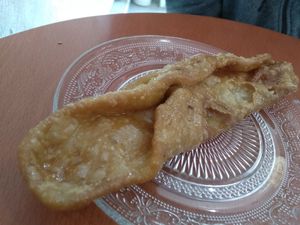 vegan pastries with plant-based "honey" at Pasteleria Serra in Gandia