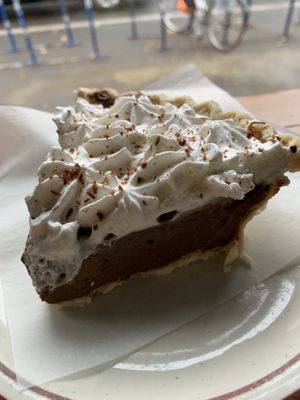 classic chocolate pie?? i think yes! this brought me right back to going to Nations as a kid with my dad and getting a slice of pie😄 at Sweetpea Baking Company in Portland