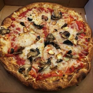Pizza with vegan cheese, mushrooms and fresh garlic. 10‘‘ for 11 USD.  at G's Pizza - Howard Ave in New Orleans