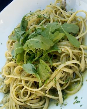 Liguine mit hausgemachtem Mandel-Bärlauch-Pesto und Rucola at Gran Sasso Pizzeria in Bingen Am Rhein