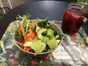 Make-your-own bowl at Le Botaniste - Soho in New York City