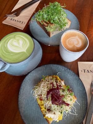 Avocado & hummus  at Tanner in Helsinki