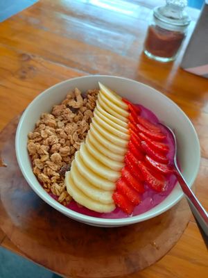 Berry smoothie bowl at Give Cafe in Canggu