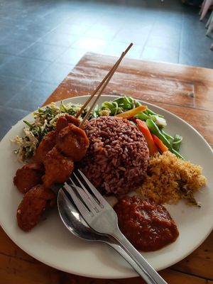 Vegan buffet at Give Cafe in Canggu
