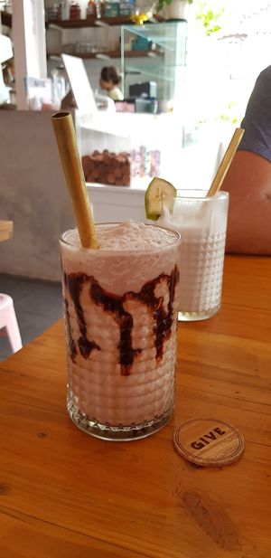 Chocolate Mylkshake & Banana Mylkshake at Give Cafe in Canggu