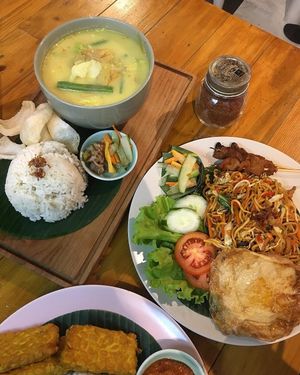 Mie Goreng, curry and tofu and tempe at Give Cafe in Canggu