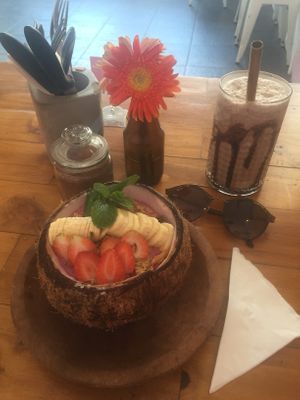 Smoothie Bowl + Milkshake  😋 at Give Cafe in Canggu