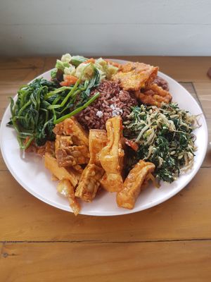 Buffet with brown rice at Give Cafe in Canggu