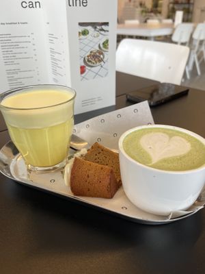 Curcuma latte & Matcha Cappuccino   at Cantine in Vilvoorde
